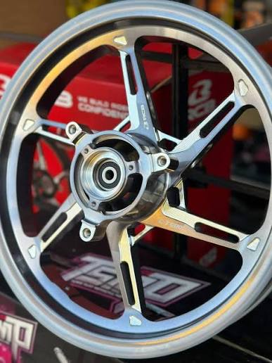 RCB CT600 CNC Rim NVX AEROX V3 2025 Titanium F-250x14 R-350x14 Disc | Official RCB Distributor in Lebanon - Bike Security